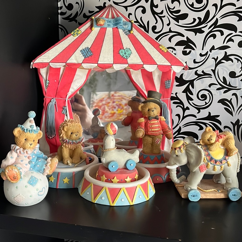 Cherished Teddies Circus collection